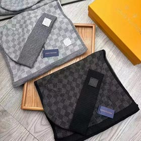 Louis Vuitton lenço e chapéu  