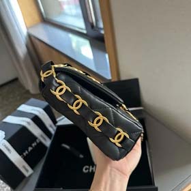 Chanel-0697 (em inglês)  