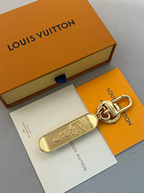 Louis Vuitton LV usa latão brilhante para esculpir charmes de saco em forma de skateboard e chaveiro  