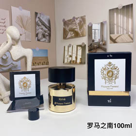 Tichina Terrence Sul de Roma Perfume-3494  